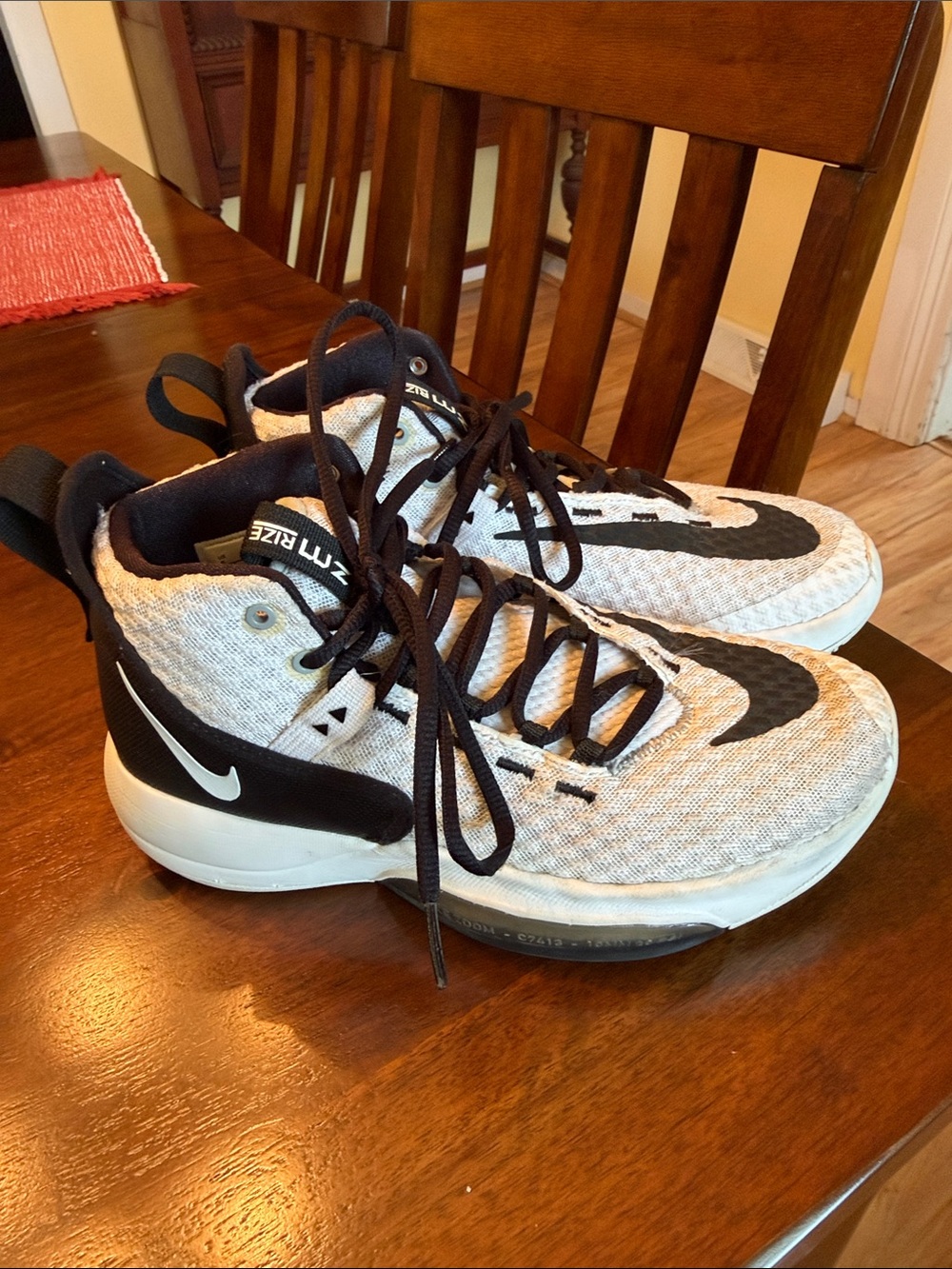 Nike Zoom Rize TB Basketball sneakers, boys size 6
